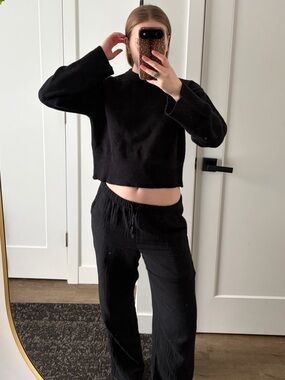Black Crewneck Cropped Sweater - Unbranded